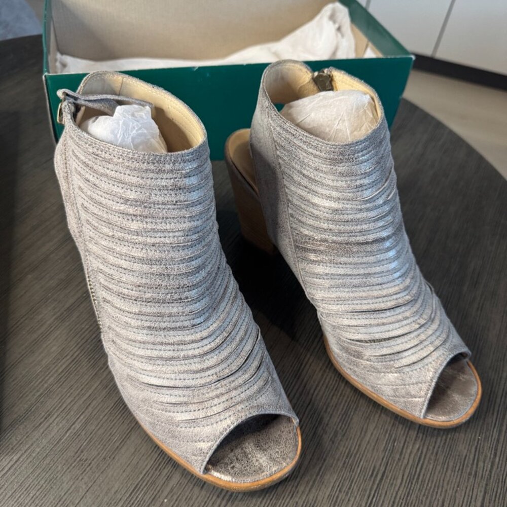 Paul Green Size 9.5 Silver Brushed Suede Sandals